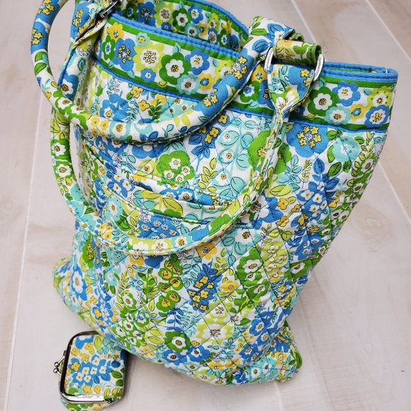VERA BRADLEY retired pattern tote and coin purse bundle - Picture 9 of 12
